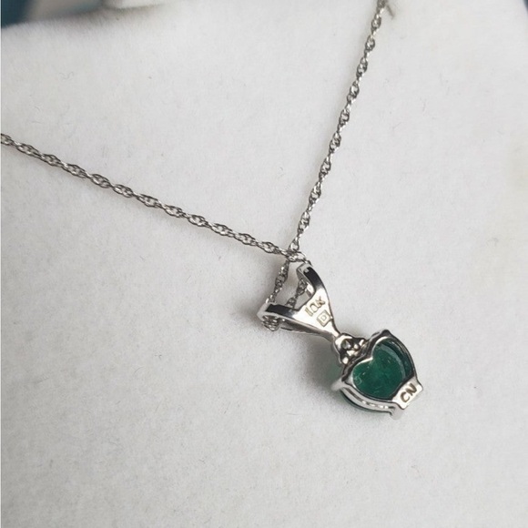 10K Solid White Gold Heart Emerald Diamond Necklace - Picture 10 of 12